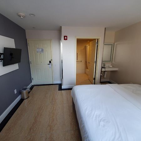 Mayfair Inn And Suites New York Exteriör bild