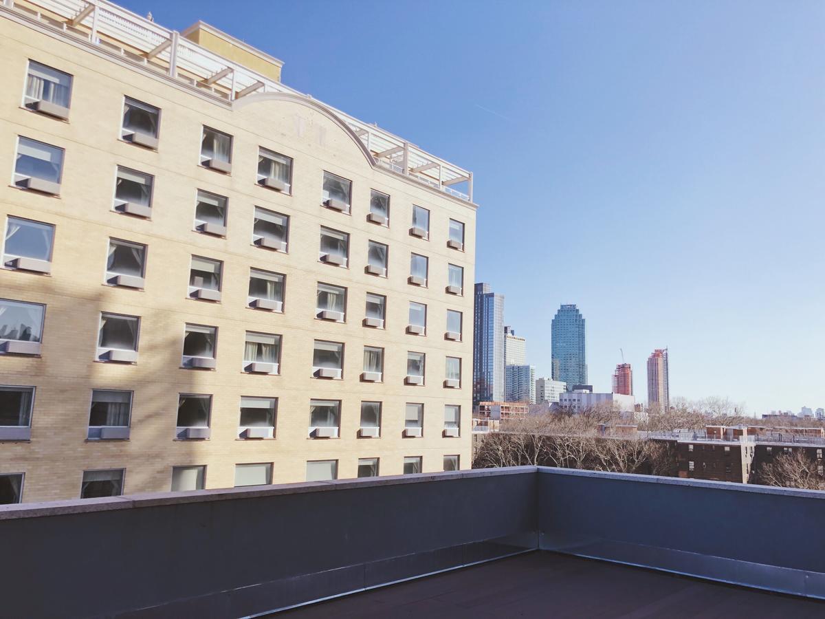 Mayfair Inn And Suites New York Exteriör bild