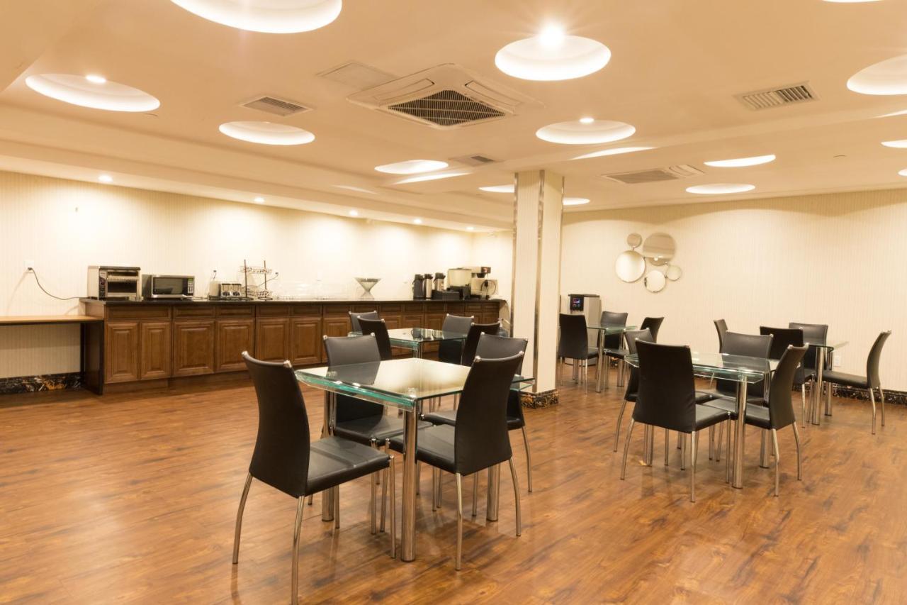 Mayfair Inn And Suites New York Exteriör bild