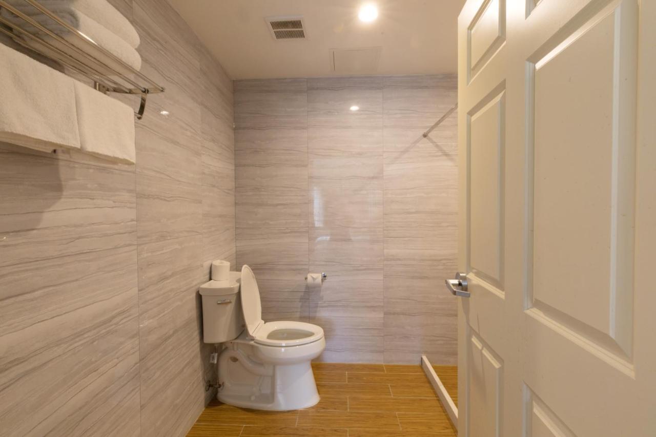 Mayfair Inn And Suites New York Exteriör bild